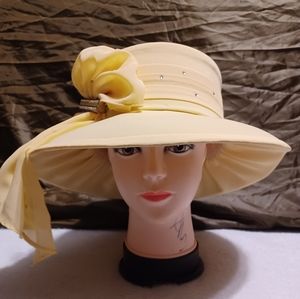 Ben Marc International Jeweled Pinned Bow Pale Yellow Church Derby Formal Women.